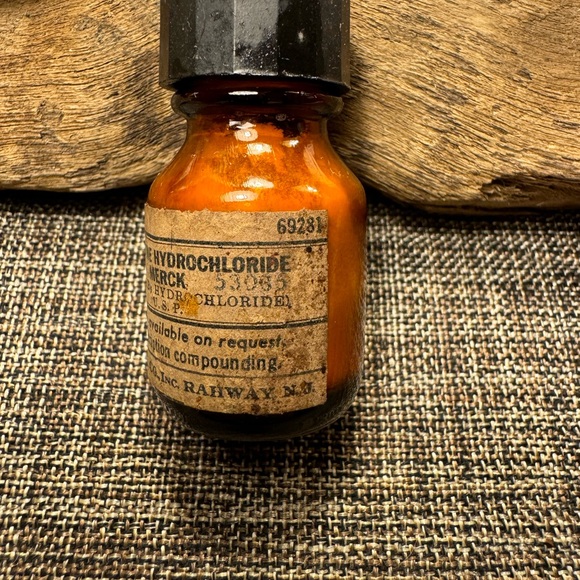 562 - Vintage 1930’s Pyridoxine (Vitamin B6) Apothecary Glass Pharmacy Bottle - Picture 2 of 6